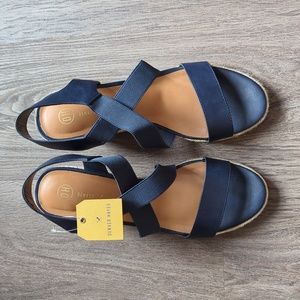 Denver Hayes Wedge Sandals